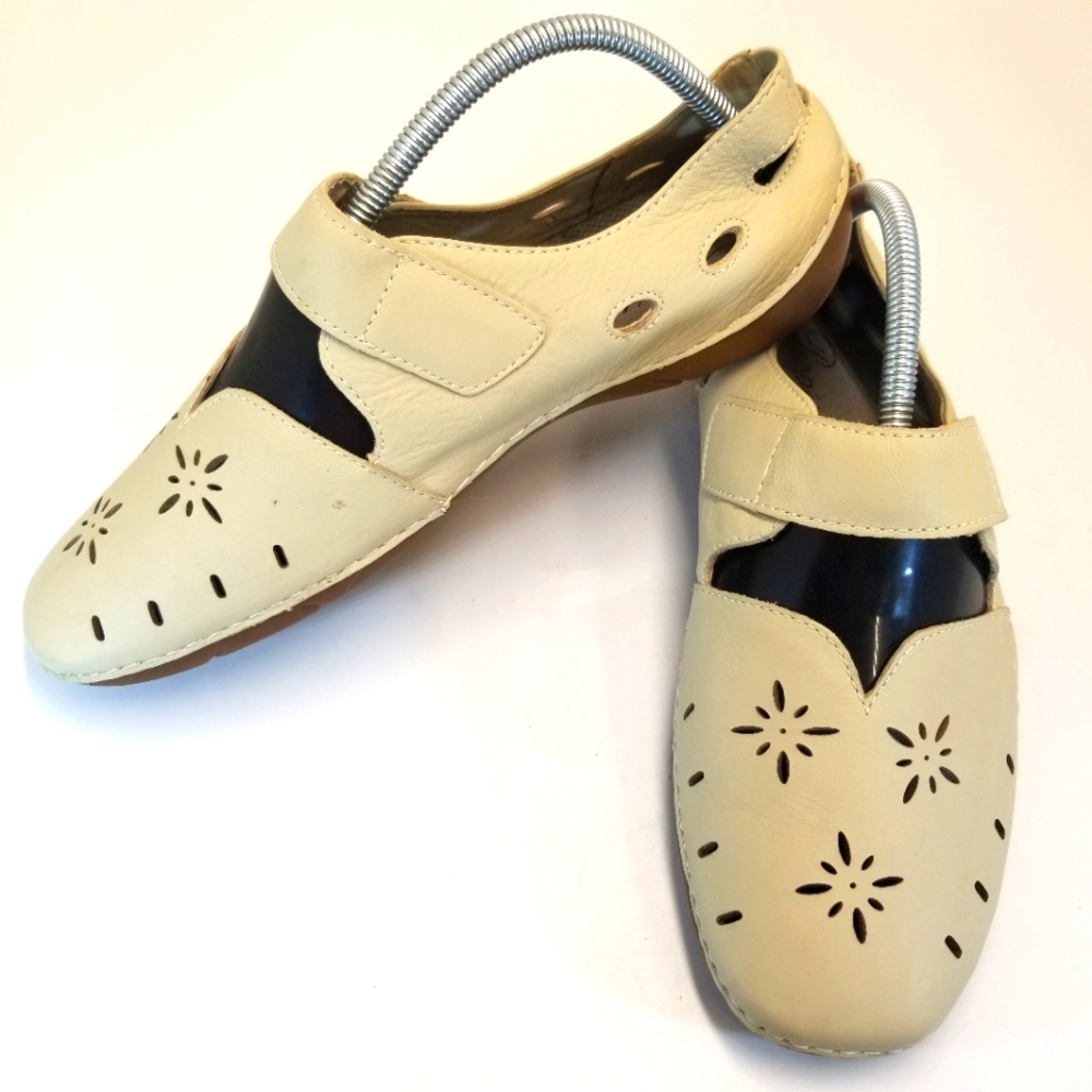 Propet Chickadee Womans Sz 9.5X(2E) Cream Leather Mary Jane V Hook Loop Closure